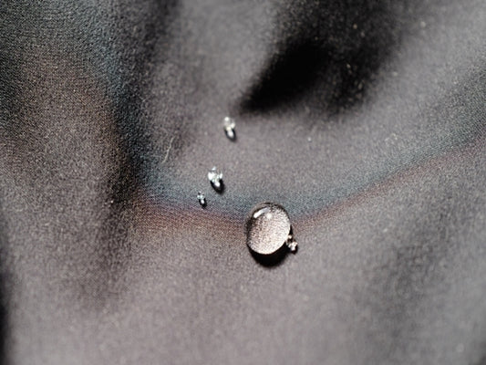 「撥水加工」と「防水加工」の違いとは?洗濯する際の注意点をご紹介