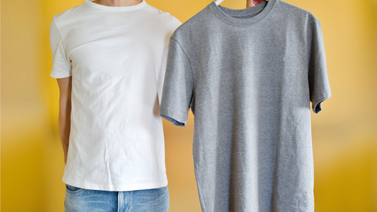 Tシャツをハンガーにかけるのはダメ?たたんだ方が良い?型崩れやシワを予防する保管方法をご紹介!