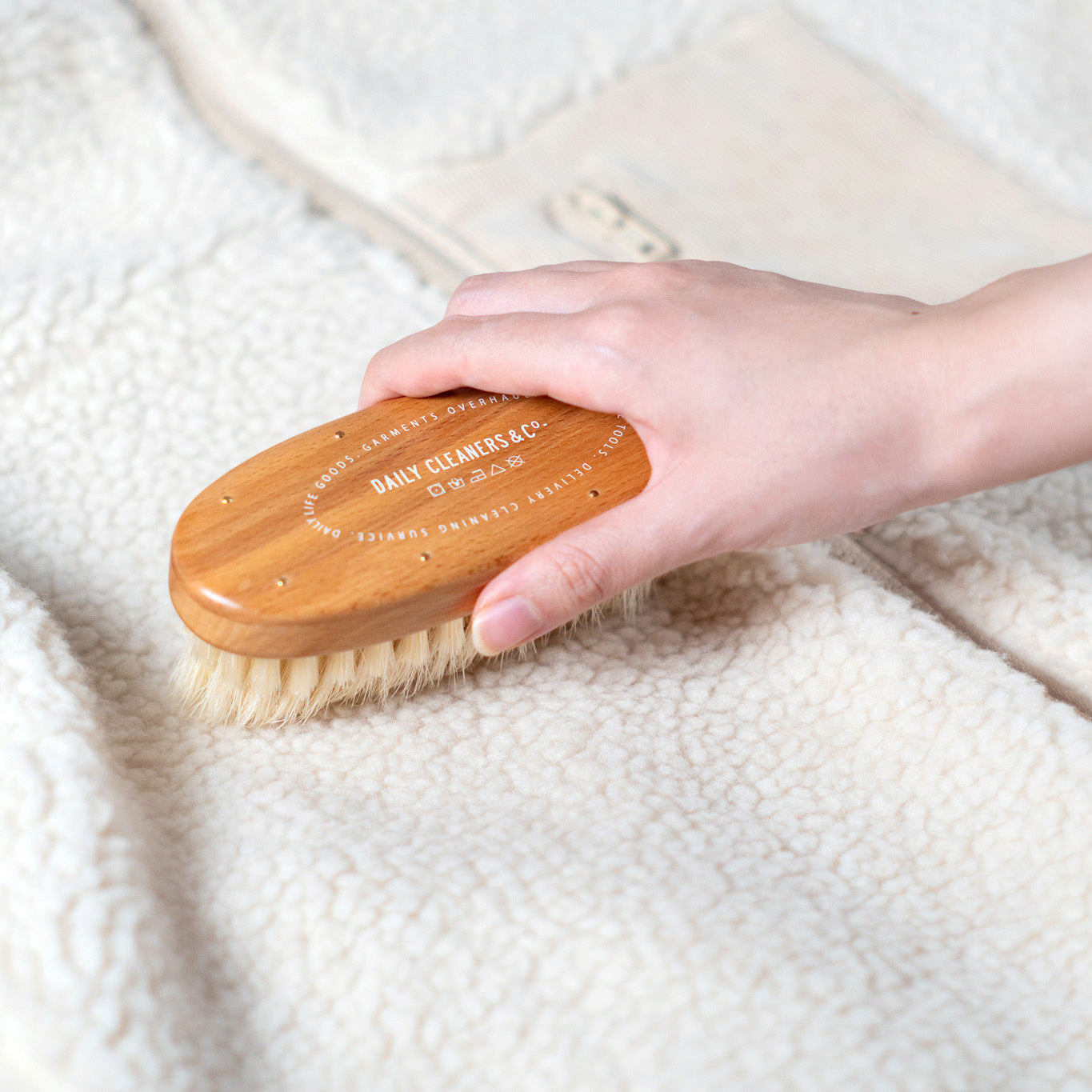 DAILY BRUSH / デリケート衣類用ブラシ