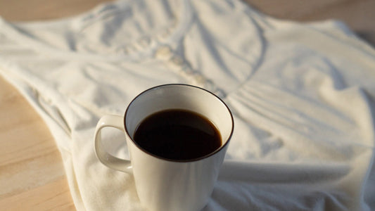 コーヒーの染み抜きは応急処置が大事！自宅や外出時の簡単対処法